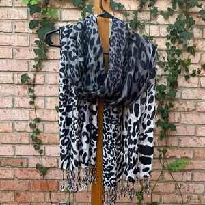 Ombré Gray Leopard Print Scarf